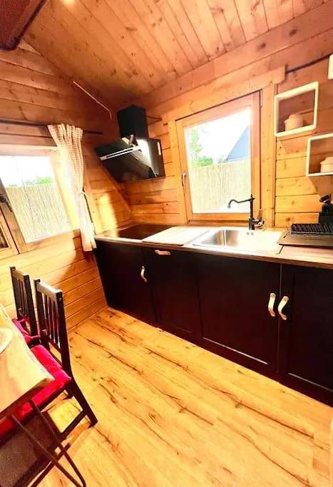 Dom wakacyjny Cozy Chalet With Garden And Jacuzzi Near Amsterdam Vijfhuizen