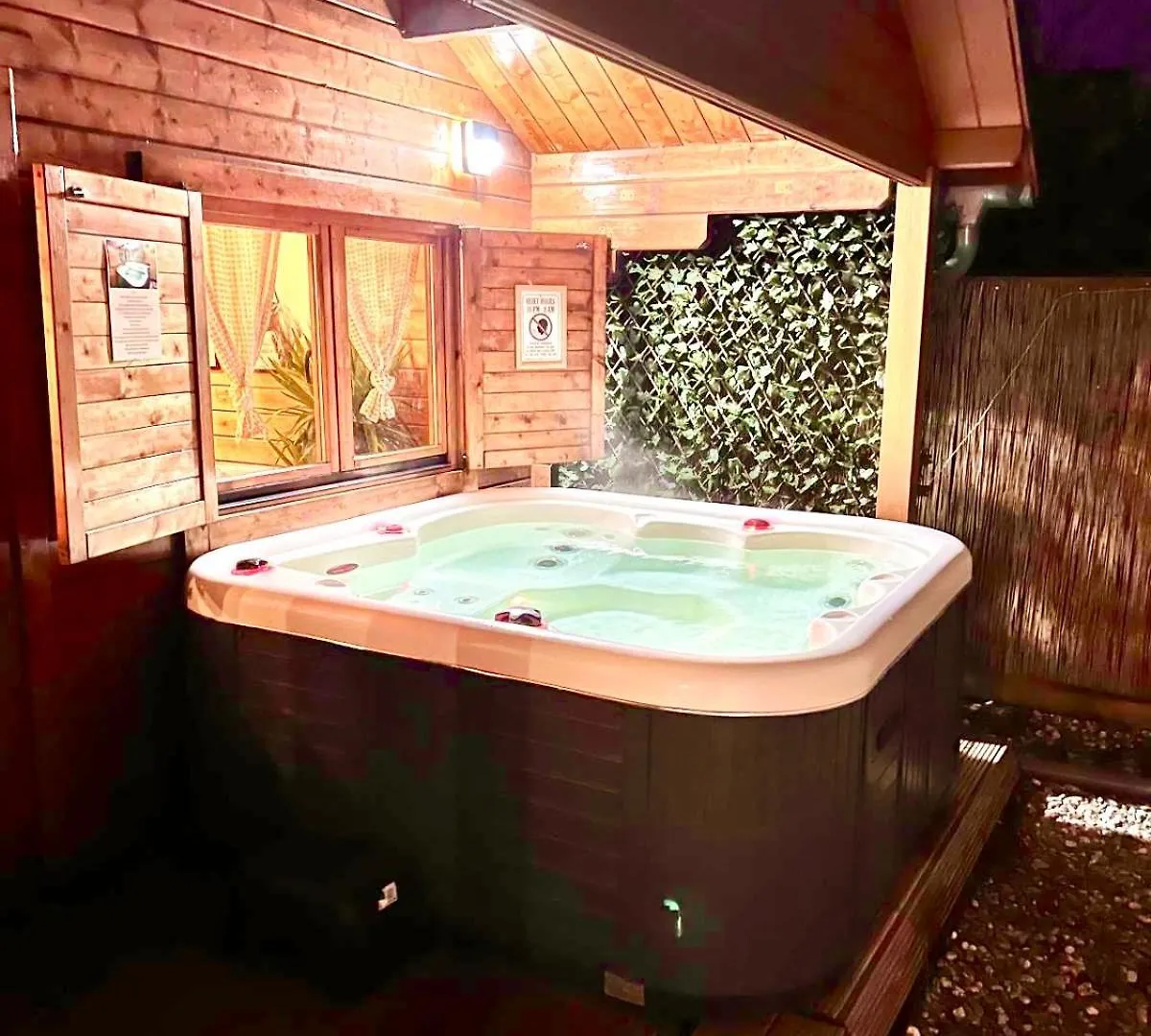 Cozy Chalet With Garden And Jacuzzi Near Amsterdam Vijfhuizen Holiday home